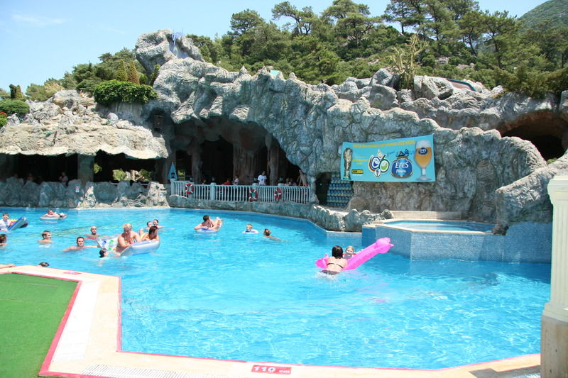 Grand Aquarium Apart İçmeler Buitenkant foto