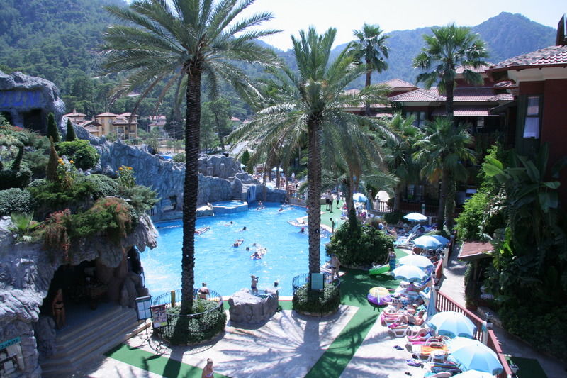 Grand Aquarium Apart İçmeler Buitenkant foto