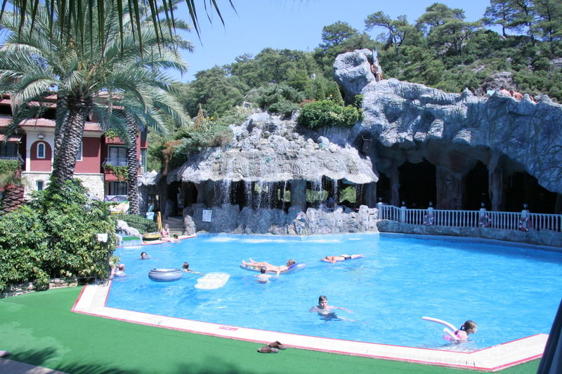 Grand Aquarium Apart İçmeler Buitenkant foto