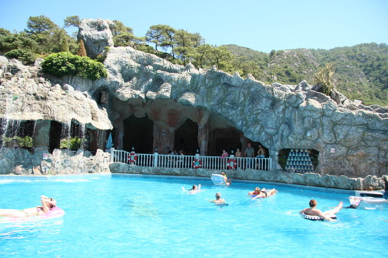 Grand Aquarium Apart İçmeler Buitenkant foto