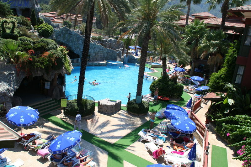 Grand Aquarium Apart İçmeler Buitenkant foto