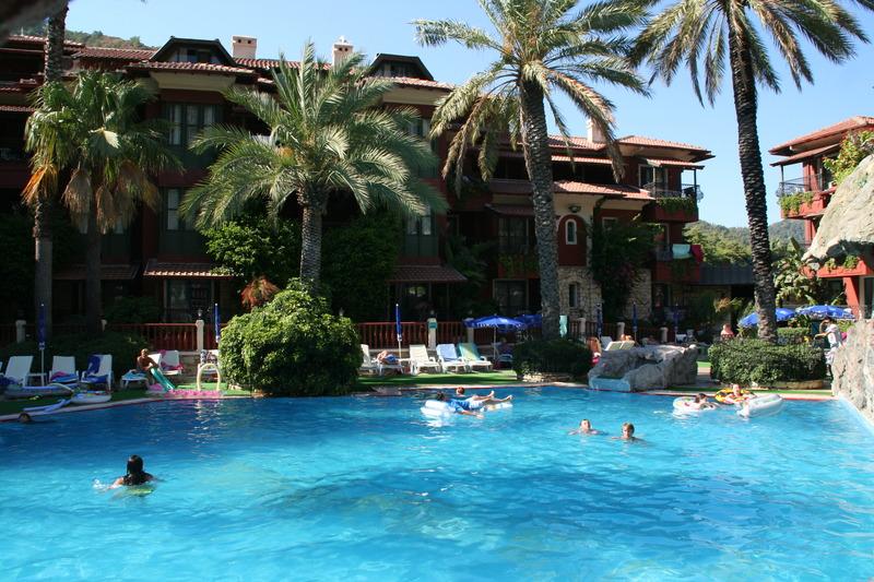 Grand Aquarium Apart İçmeler Buitenkant foto