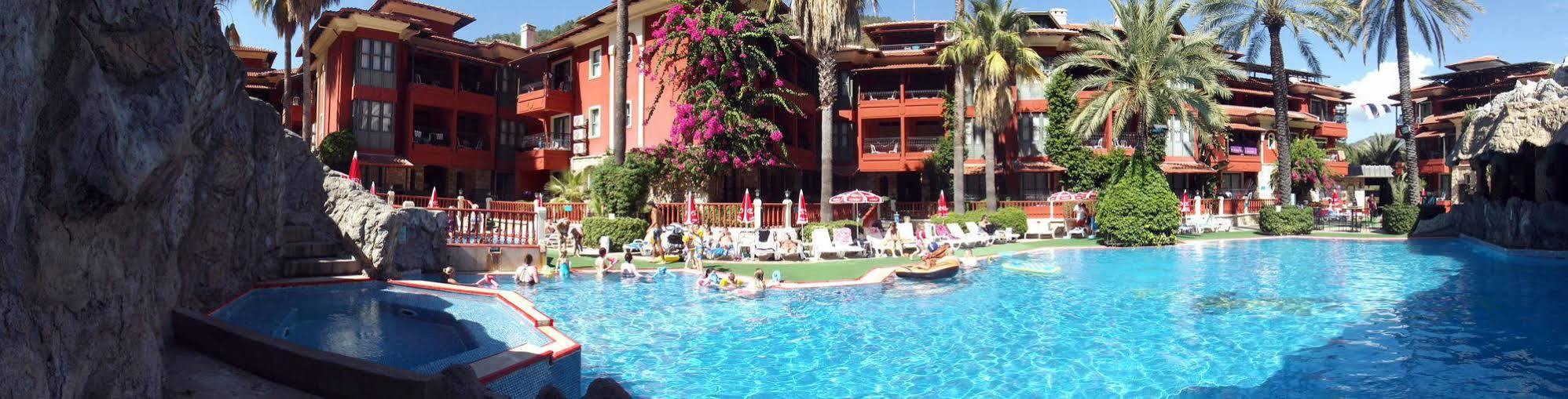 Grand Aquarium Apart İçmeler Buitenkant foto
