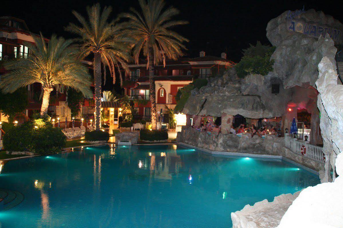 Grand Aquarium Apart İçmeler Buitenkant foto