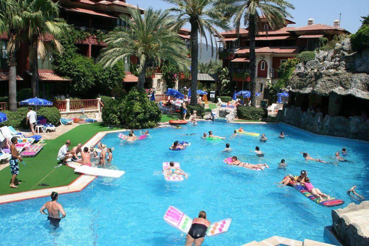 Grand Aquarium Apart İçmeler Buitenkant foto
