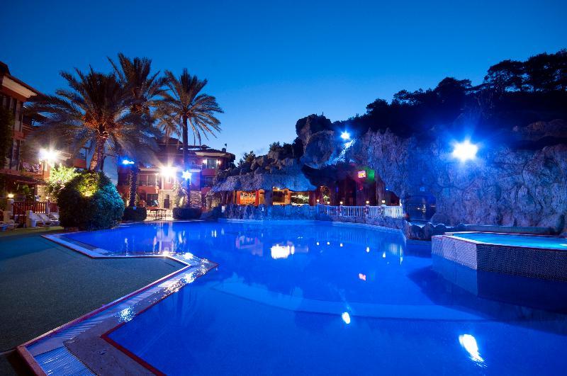 Grand Aquarium Apart İçmeler Buitenkant foto