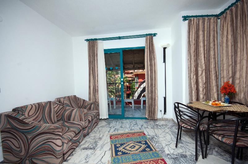 Grand Aquarium Apart İçmeler Buitenkant foto